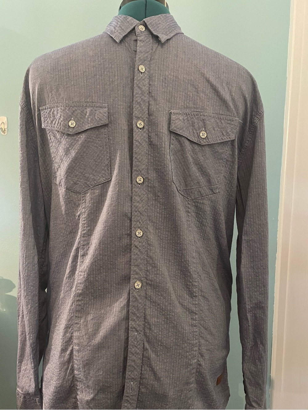 Buckle Outpost Makers Men's Casual Long-Sleeve Button-Down Shirt in Denim Blue